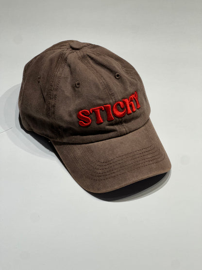 Gorra dad hat - Brown washed (red letters)